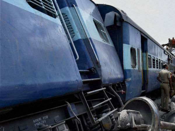 erode-Chennai Yercaud Express train derailed erode-Chennai Yercaud Express train derailed