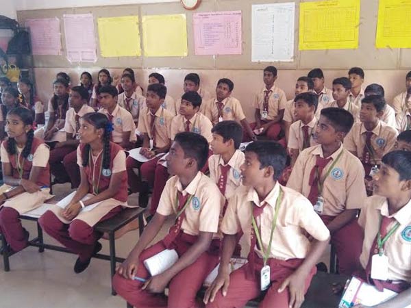 அரசு ஊழியர்களின் குழந்தைகள்