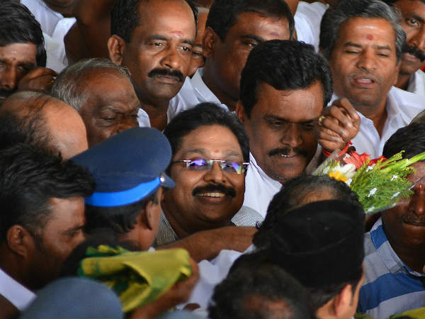 எல்லாமே தினகரன்தான்