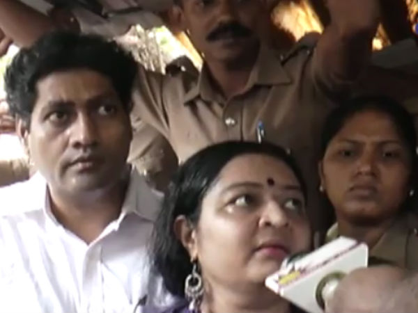 பேனா மட்டும் போதாது