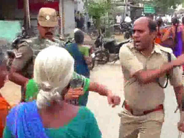 என்னம்மா அறையறாரு