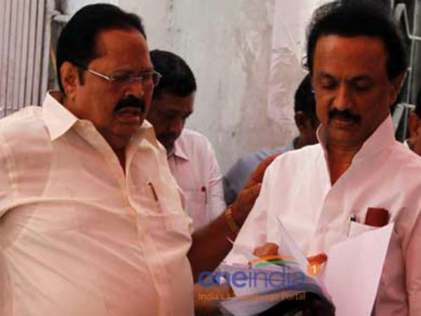 ராஜினாமா செய்ய வேண்டும்