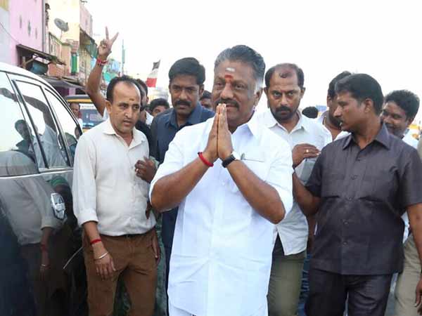 எங்கள் பக்கம் தொண்டர்கள்
