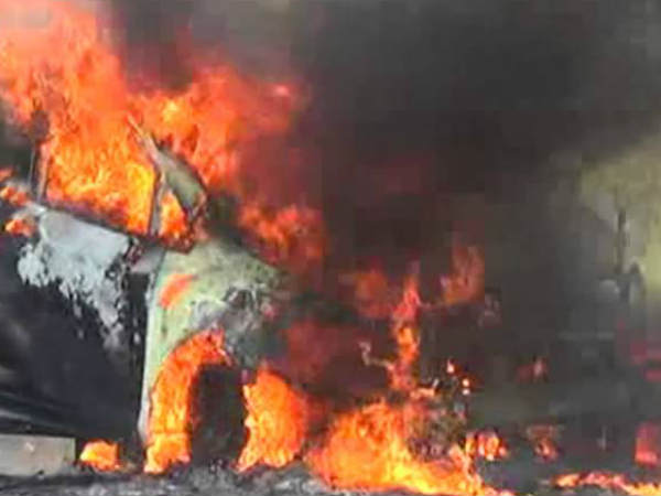 fire in running car near poonamallee: 7 were safe fire in running car near poonamallee: 7 were safe