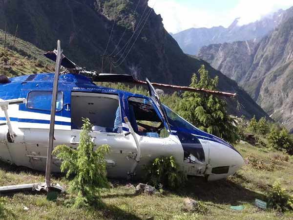 Helicopter carrying pilgrims crash-landed near Badrinath in Uttarakhand Helicopter carrying pilgrims crash-landed near Badrinath in Uttarakhand