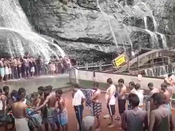 Kutralam falls turned as unhappy spot to tourists because of no water in falls Kutralam falls turned as unhappy spot to tourists because of no water in falls