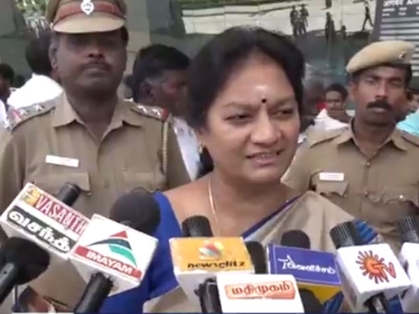 Dinakaran tries to capture the power and admk party slams Sasikala Pushpa Dinakaran tries to capture the power and admk party slams Sasikala Pushpa