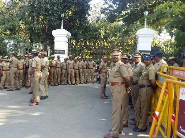 போலீஸ் குறைகள் முதல்வருக்கு தெரியாது