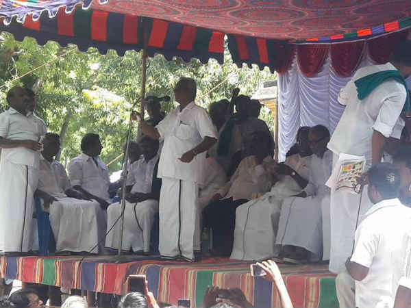 எதிராக போராட வேண்டும்