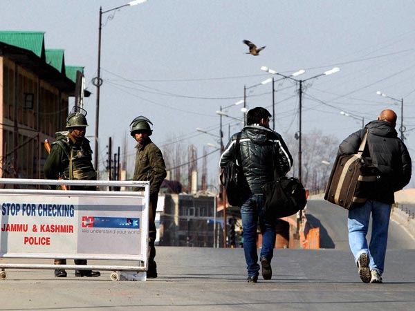 Cell phone services stopped in Kashmir Cell phone services stopped in Kashmir