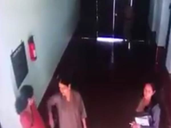 சிறையிலும் தொடரும் மேக்கப்