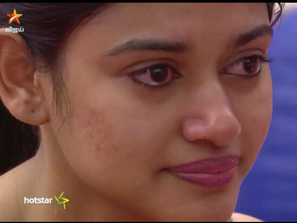 கண்ணீருடன் ஓவியா