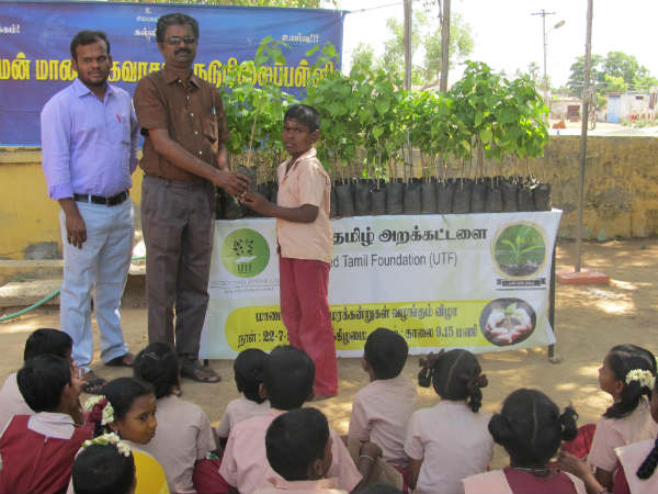 மாணவர்களுக்கு பரிசுகள்