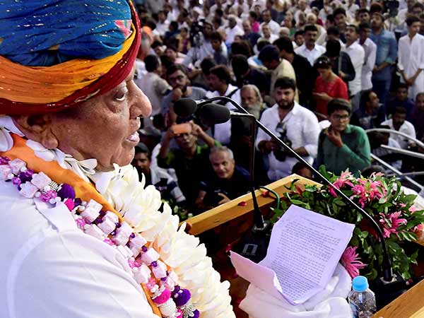 வகேலா விக்கெட் அவுட்