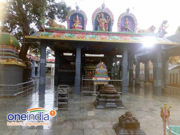 அருள்மழை பொழியும் அன்னை