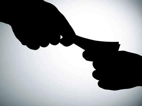DVAC arrested RTO, RI and Thasiladhar alleged bribe charges DVAC arrested RTO, RI and Thasiladhar alleged bribe charges