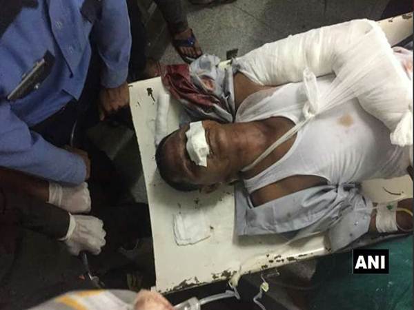 Seven pilgrims from Gujarat killed as militants fire on Amarnath yatris Seven pilgrims from Gujarat killed as militants fire on Amarnath yatris