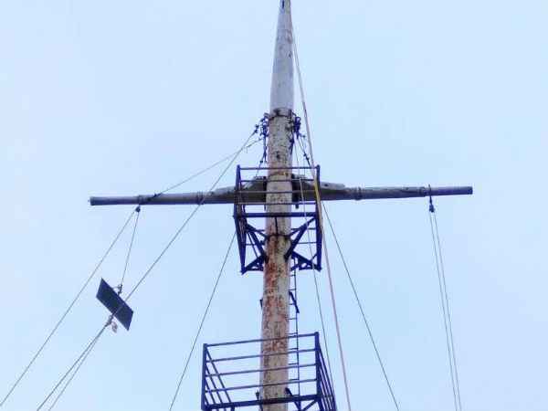 The storm warning cage lodged in Nagapattinam, Cuddalore and Puduchery ports The storm warning cage lodged in Nagapattinam, Cuddalore and Puduchery ports
