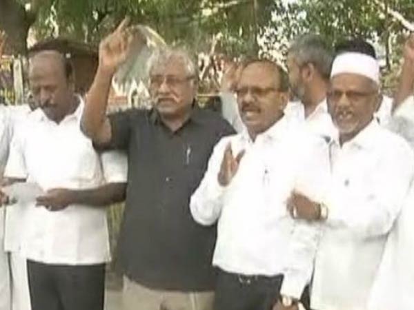 Human chain in Chennai to protest NEET exam Human chain in Chennai to protest NEET exam