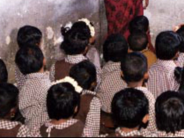 In Chennai Ambatore Police officials helps Narikkuravar community to join their children in the school In Chennai Ambatore Police officials helps Narikkuravar community to join their children in the school
