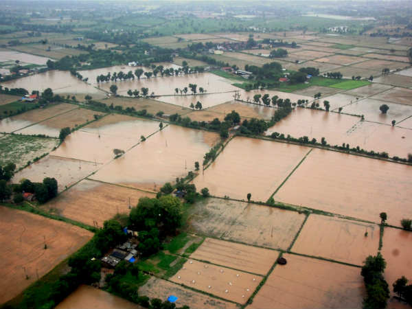 PM Modi announces Rs 500-cr relief fund to Gujarat PM Modi announces Rs 500-cr relief fund to Gujarat