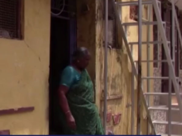 Thieves robbed a gold chain from a aged woman in Theni Thieves robbed a gold chain from a aged woman in Theni