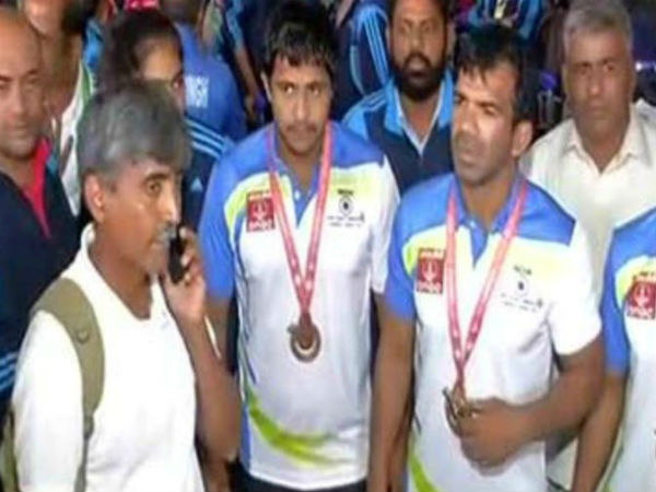 வாழ்த்து தெரிவிக்காத அமைச்சர்