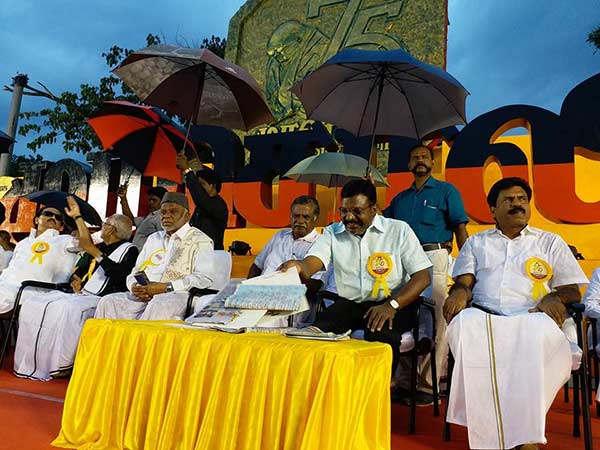 கொட்டும் மழையில் விழா