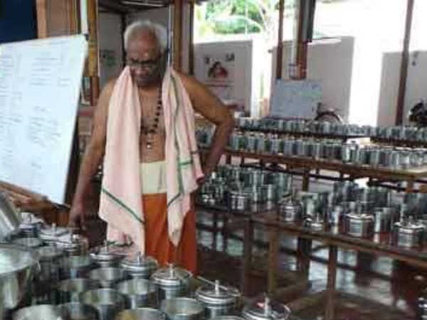 சகநண்பர்களுடன் திட்டம்