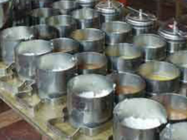முகாம்கள் மூலம் உதவி