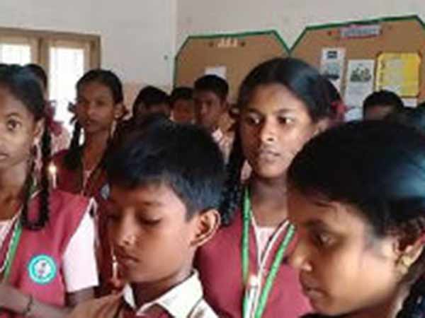 ஆசிரியர்களுக்குப் பயிற்சி இல்லை