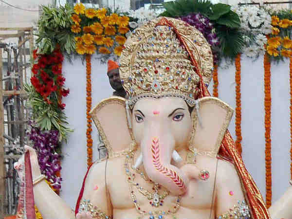மாறுவேடத்தில் கண்காணிப்பு