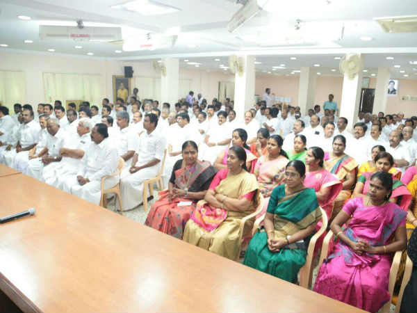 50 பேர் புறக்கணிப்பா?