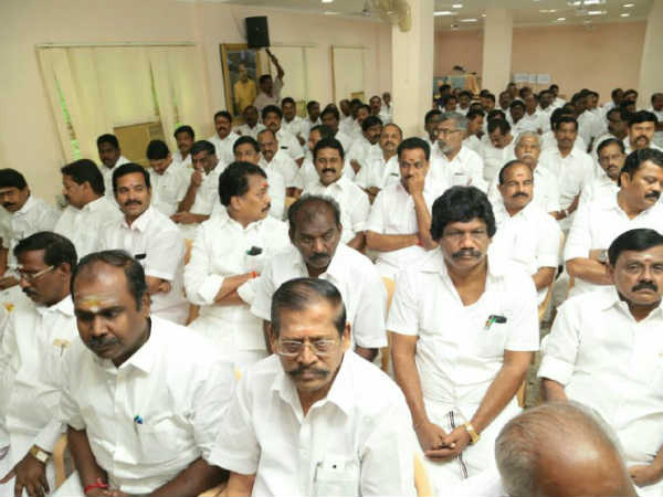 பொதுக்குழு கூட்டம்