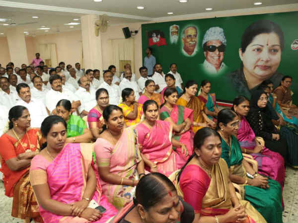 ஜெயா டிவி, நமது எம்ஜிஆர்