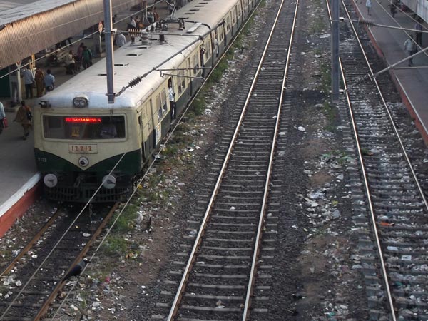 Three youths hit by Electric train near Kodambakkam Three youths hit by Electric train near Kodambakkam