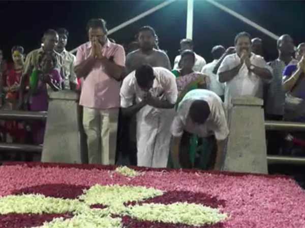 Cadres disappointed over the non merger of ADMK factions Cadres disappointed over the non merger of ADMK factions