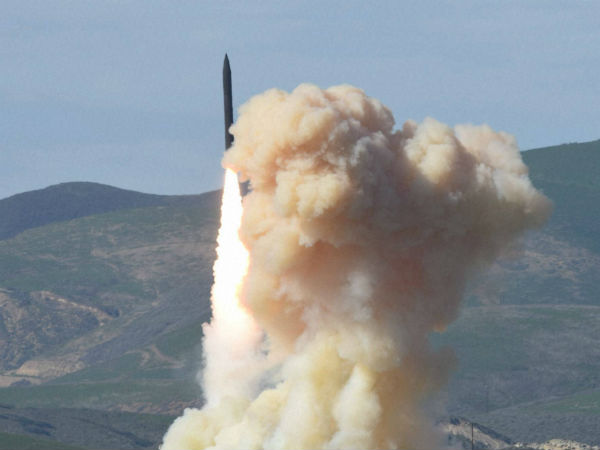 USA shoots down medium-range Missile destroying test in Hawaii test USA shoots down medium-range Missile destroying test in Hawaii test