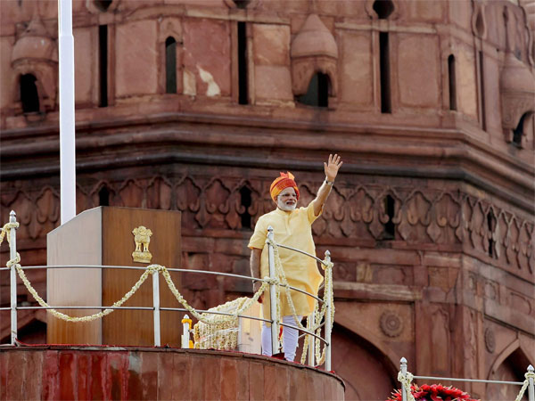 Kite lands at podium as Modi was completing Independence Day speech Kite lands at podium as Modi was completing Independence Day speech