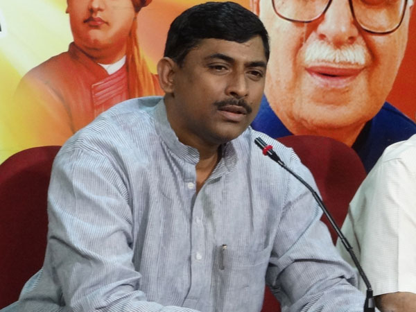Strong AIADMK good for BJP, says Muralidhar Rao Strong AIADMK good for BJP, says Muralidhar Rao