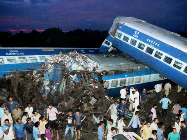 Train coaches derailed near Muzaffarnagar in Uttarpradesh Train coaches derailed near Muzaffarnagar in Uttarpradesh