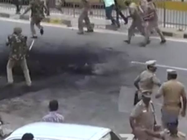 வேகத்தடை கூட இல்லை