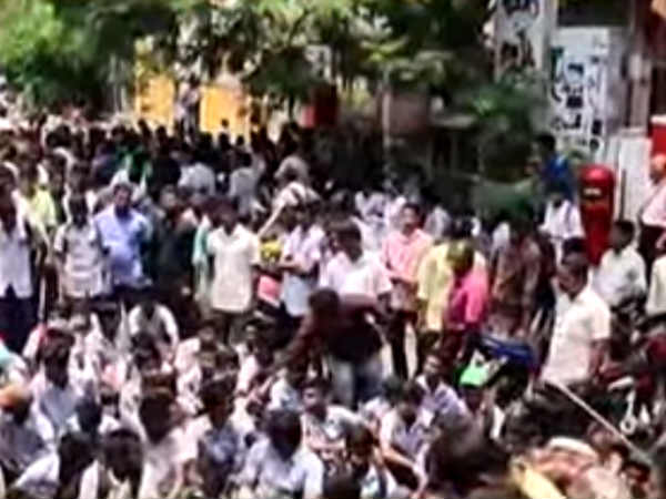 விழுப்புரம் கல்லூரிக்கு விடுமுறை