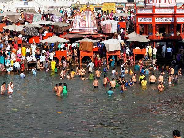 கங்கையில் பாவத்தை போக்க...