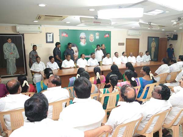 எம்எல்ஏக்கள் கூட்டம்