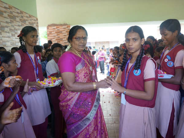 மாணவர்கள் கலைநிகழ்ச்சி