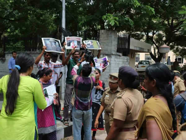 இரவில் ஆஜர்