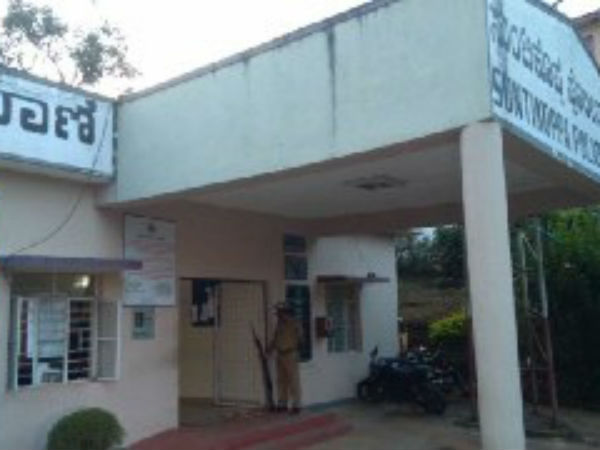 போலீஸ் மிரட்டல்