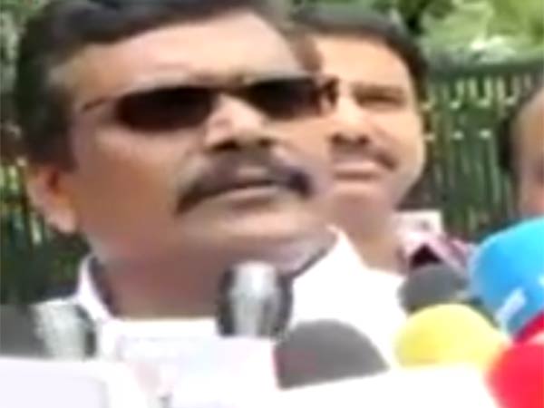 தடை தங்களுக்கு சாதகம்தான்