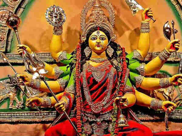 பூஜைக்கு மகிழும் அன்னை